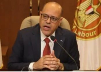 “وزارة العمل” تفتح باب التقديم لـ 135 وظيفة شاغرة بسلاسل صيدليات كبرى