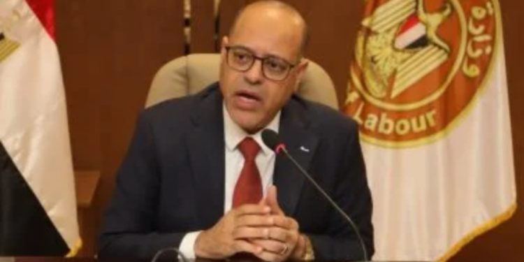 “وزارة العمل” تفتح باب التقديم لـ 135 وظيفة شاغرة بسلاسل صيدليات كبرى