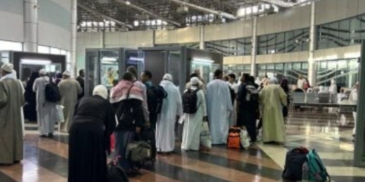 “ميناء نويبع” يواصل تفويج حجاج البر: الفوج الثالث يغادر و”آيلة” تستعد للرابع