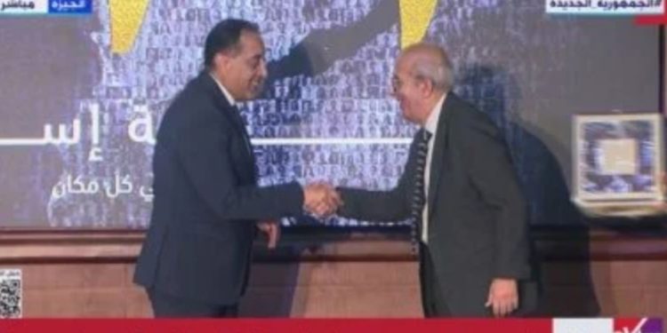 “رئيس الوزراء” يكرم نماذج مشرفة بهيئة الإسعاف… ويفتتح مبنى جديدًا في 6 أكتوبر