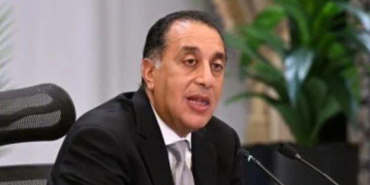 “رئيس الوزراء” يفتتح مبنى الإسعاف الجديد ويسلم وحدات “سكن لكل المصريين” ويتفقد مشروعات المياه