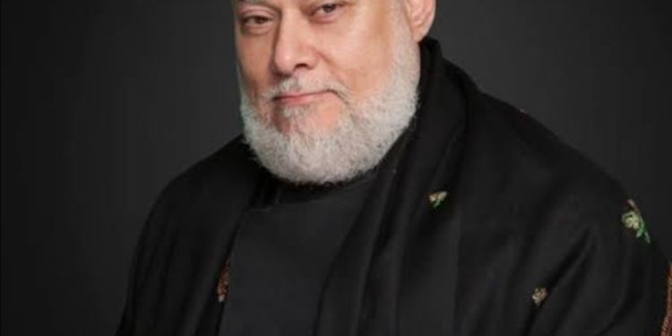 المفتي الأسبق علي جمعة… يغسل جثمان حفيد “نوال الدجوي” بعد وفاته بطلق ناري