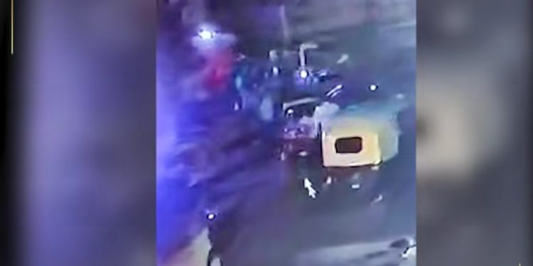 نفى مصدر أمنى صحة ما تم تداوله بعدد من الحسابات بمواقع التواصل الإجتماعى… بشأن الإدعاء بتعدى قوة أمنية على أحد الأشخاص بالإسكندرية مما تسبب فى وفاته