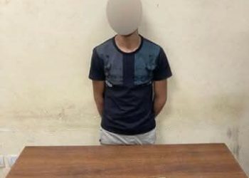 القبض أحد الأشخاص حاملاً سلاح أبيض يقوم بترويع المواطنين بالقاهرة