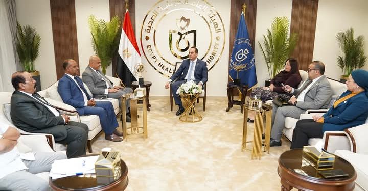 رئيس هيئة الرعاية الصحية يلتقي أعضاء مجلسي النواب والشيوخ للاستماع لمطالب المواطنين في إطار الاستعداد للتشغيل الرسمي لمنظومة التأمين الصحي الشامل بمحافظة أسوان