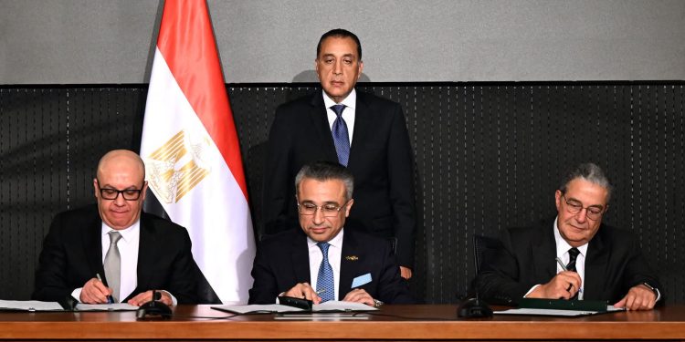 رئيس الوزراء يشهد توقيع عقد شراكة وتطوير لإطلاق مدينة “جريان” بمحور الشيخ زايد