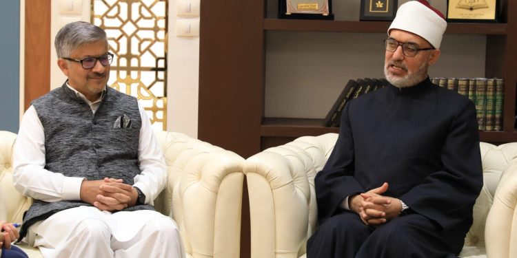 مفتي الجمهورية يستقبل سفير باكستان الجديد لدى القاهرة لبحث سبل التعاون المشترك وتعزيز الدعم العلمي والديني