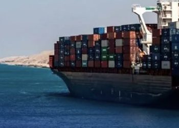 قناة السويس” تخفض مستهدف الإيرادات لـ321 مليار جنيه