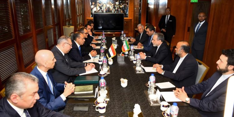 مشاورات سياسية بين وزيرى خارجية مصر وايران بالقاهرة