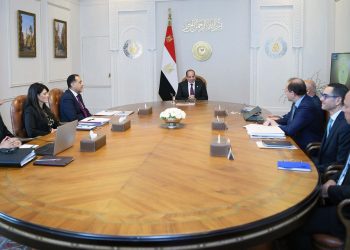 السيسي يجتمع مع مدبولي وعدة من الوزراء اليوم