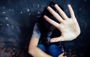 فتاه توثق اغتصابها من والدها