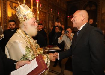 محافظ القاهرة يشارك الأقباط احتفالات عيد الميلاد.. ويشدد على تأمين الكنائس