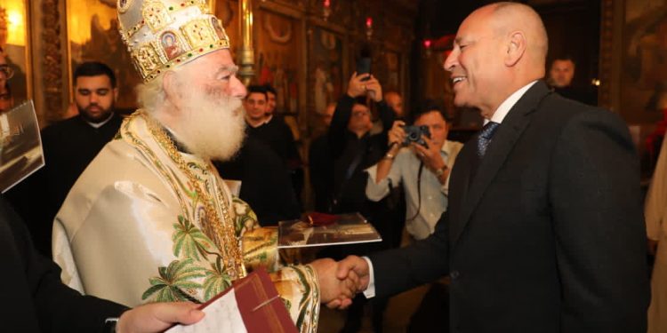 محافظ القاهرة يشارك الأقباط احتفالات عيد الميلاد.. ويشدد على تأمين الكنائس