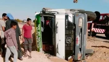 إصابة 7 أشخاص في انقلاب سيارة نصف نقل بطريق وادي النطرون الصحراوي
