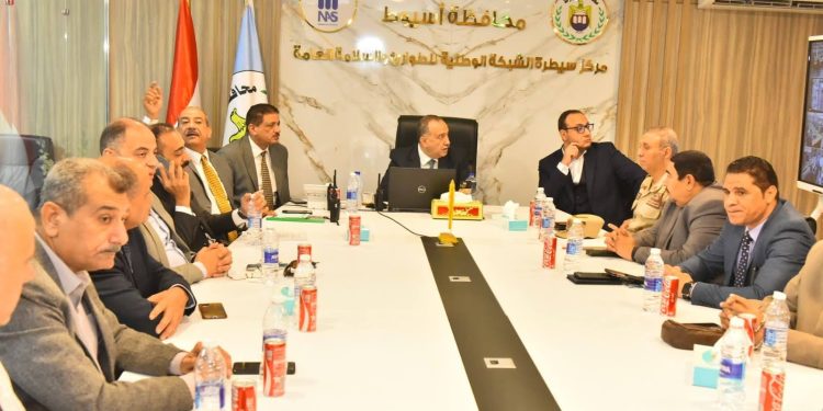 محافظ أسيوط يتابع جولة الإعادة لانتخابات مجلس النواب 2025 بالدائرة الثالثة