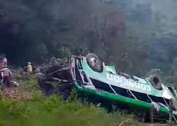 8 قتلى و19 مصابا في حادث سقوط حافلة ركاب من ارتفاع 180 متر بالمكسيك