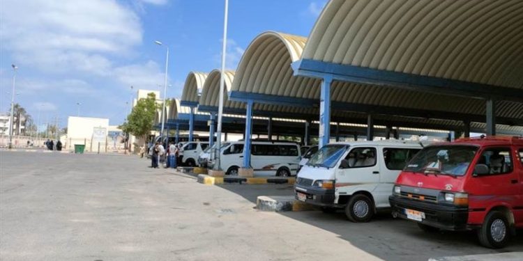 محافظة البحيرة تلغي قرار منع جلوس السيدات بجانب سائقي سيارات الأجرة والسرفيس