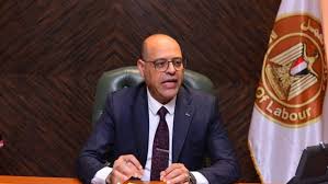 قرار جديد من وزير العمل بشأن تحديد ساعات العمل في المنشآت الصناعية