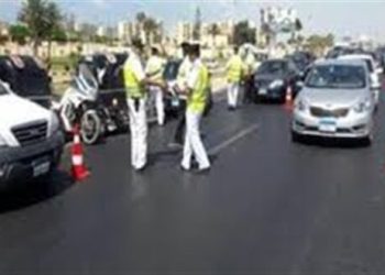 من 15 ألف جنيه لسحب رخصة القيادة لعام.. عقوبة من يلوث الطريق بالقانون الجديد