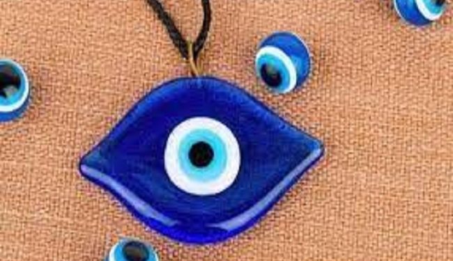 خالد الجندي يحذر من التمائم والخرافات: القرآن وحده يحمي من الحسد