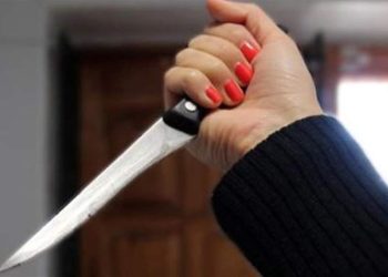 أم تقتل ابنتها المعاقة خنقًا وتحاول إيهام السلطات بالانتحار