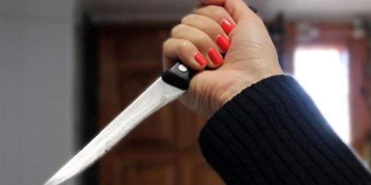 أم تقتل ابنتها المعاقة خنقًا وتحاول إيهام السلطات بالانتحار