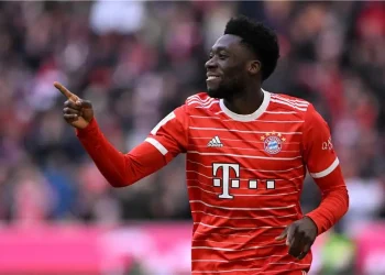 بايرن ميونيخ يجدد عقد ألفونسو ديفيز حتى 2030