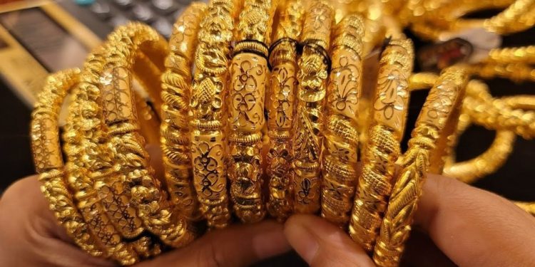 سعر جرام الذهب اليوم السبت.. 7000 جنيه للجرام