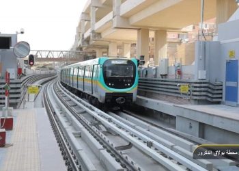 خناقة جديدة بالمترو.. "إيه اللي قعدك وسط الرجالة؟".. فيديو يثير غضباً واسعاً