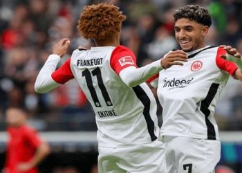 مفاجأة.. ليفربول يسعى لـ”لم شمل” عمر مرموش وإيكيتيكي